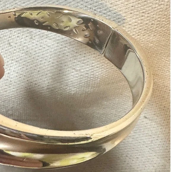 Brighton bangle silver tone with wave of Swarovski crystals, hinged 6" vintage - Picture 5 of 9